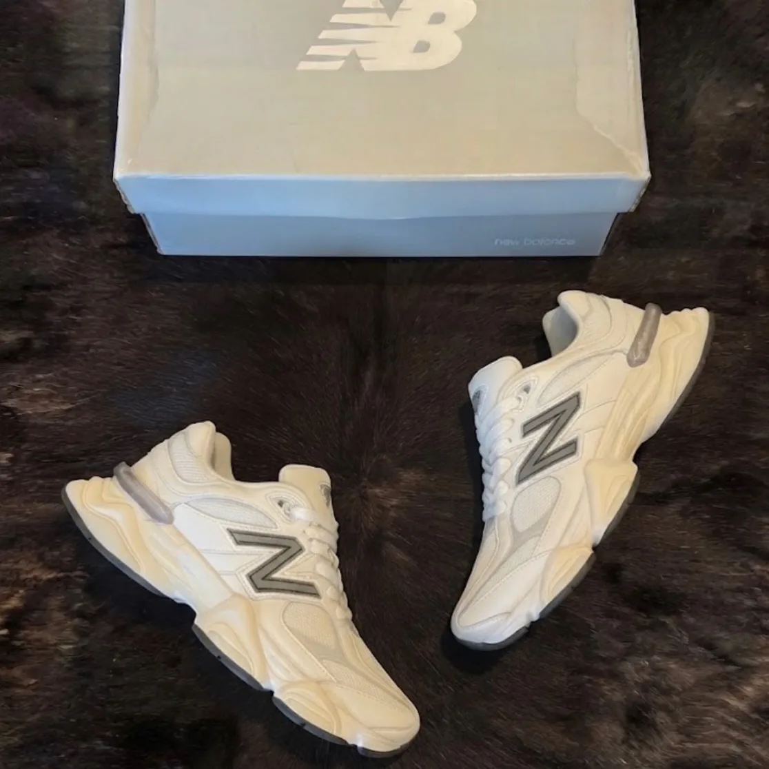 New Balance 9060 creme